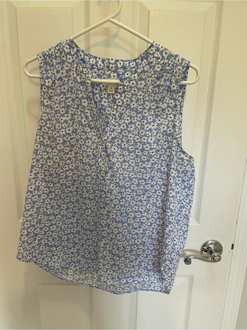 J. Crew Light Blue Floral Sleeveless V-Neck Camisole